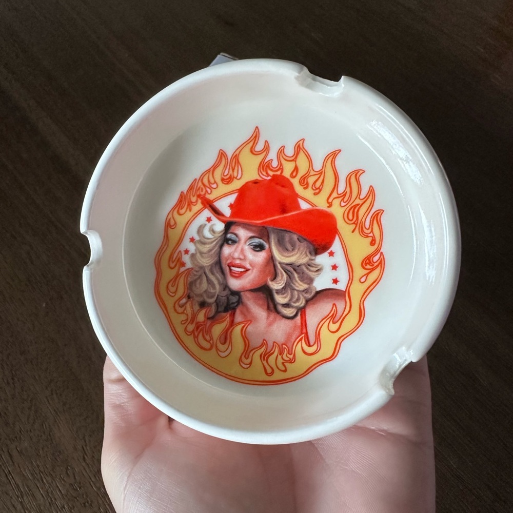 Beyoncé Hold Em Ashtray